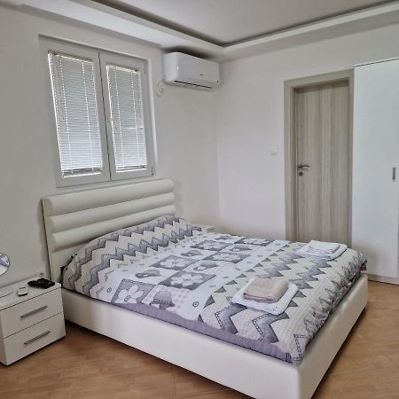 Apartman Tolosi Podgorica Exterior foto